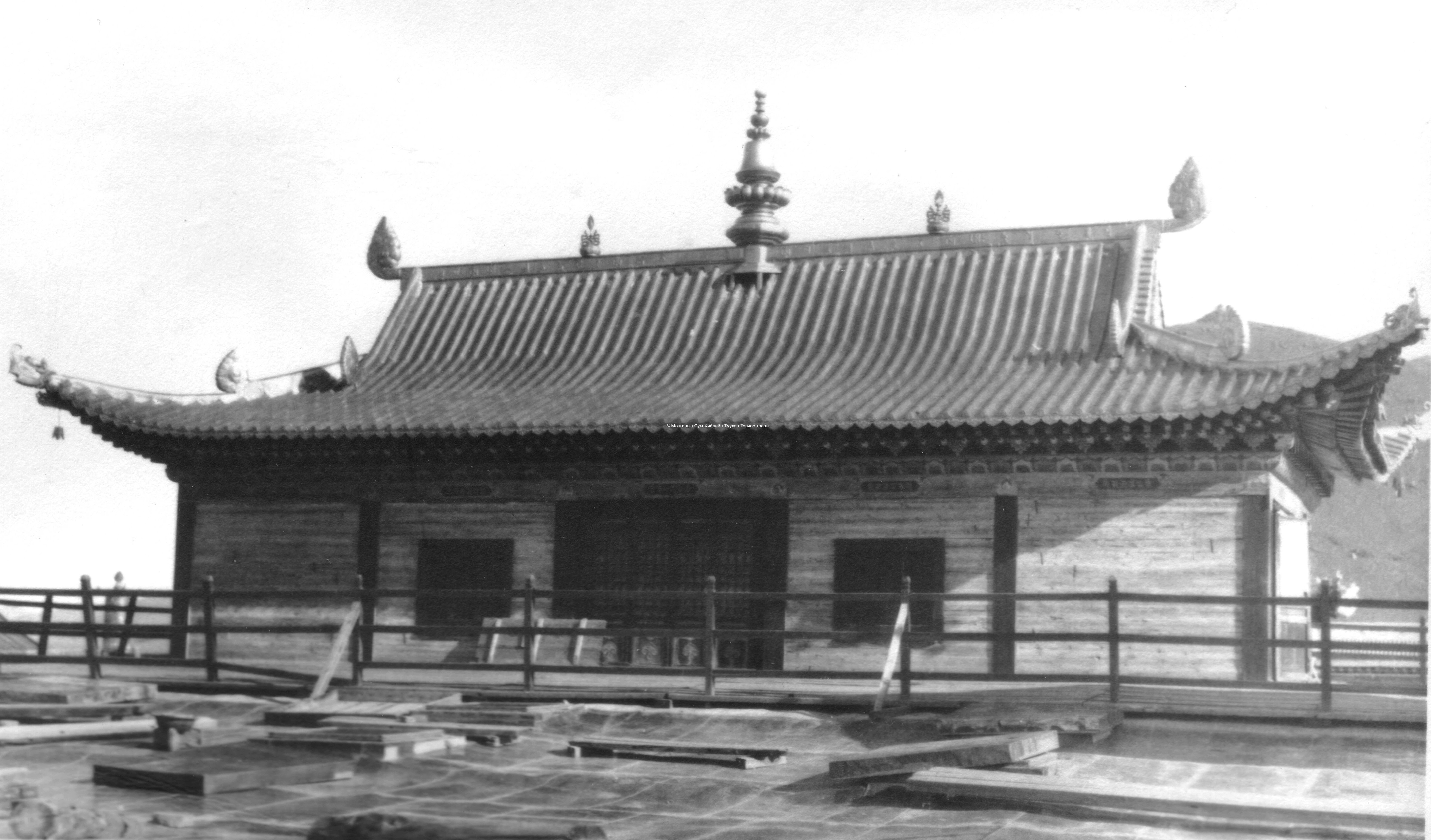 Roof of Idgaachoinzinlin datsan. Film Archives ?